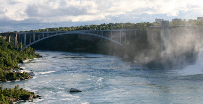 under the falls_Niagara 114