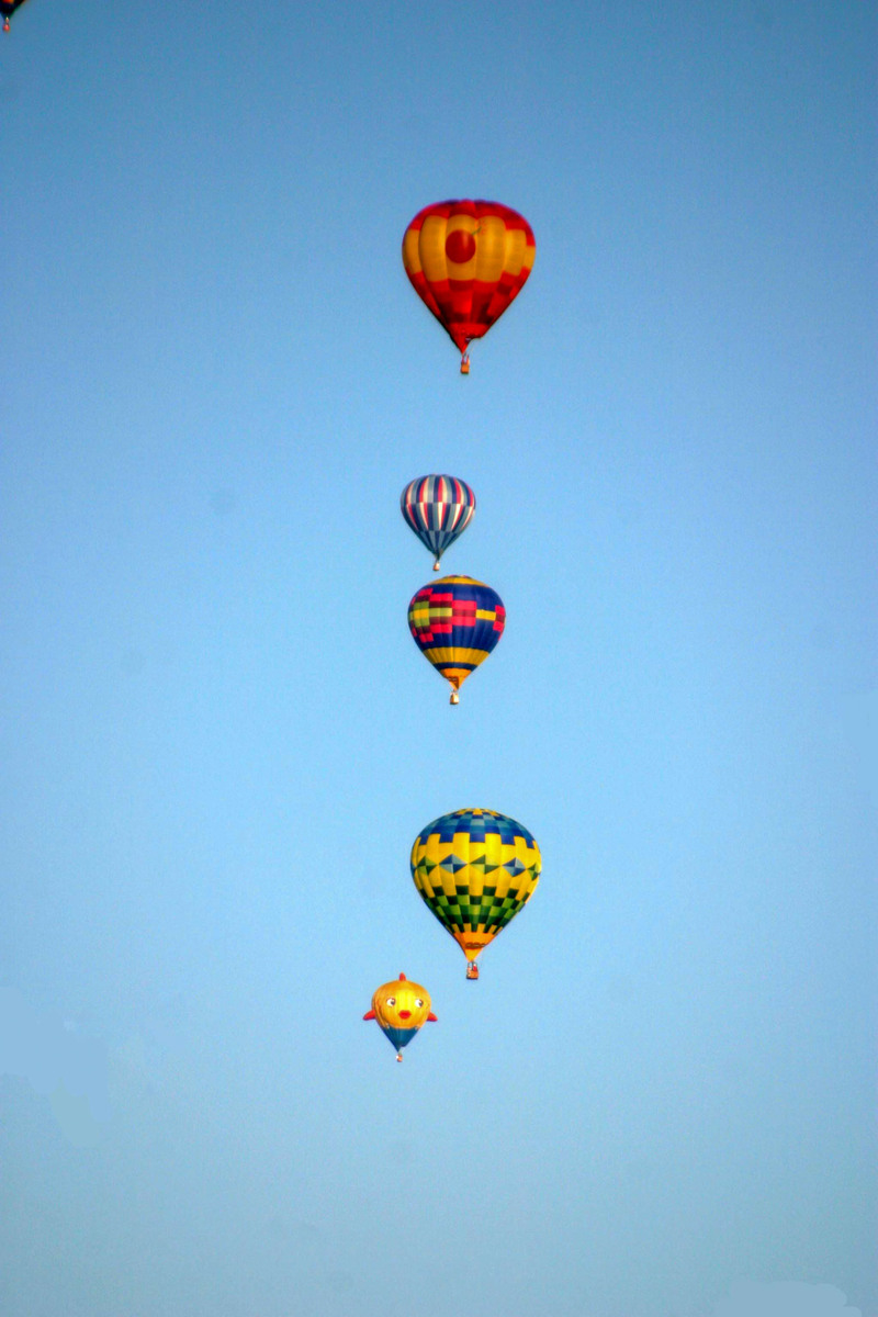 5 balloons